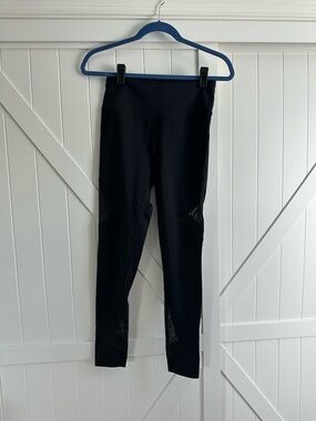 VSX Sport Knockout Black Mesh Panel Cropped Leggings Size Small 27.5” Inseam